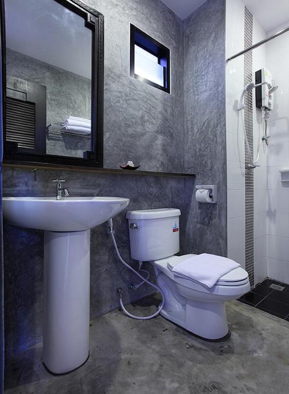 Karon Sino House Otel Oda fotoğraf